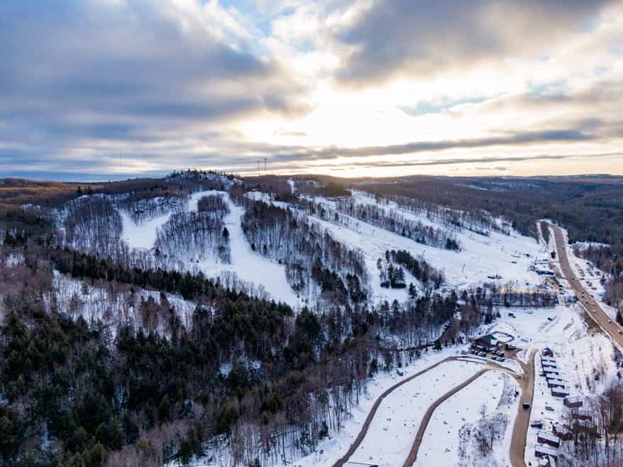 Marquette Mountain: Ski Here in the Upper Peninsula NOW - EZMoments